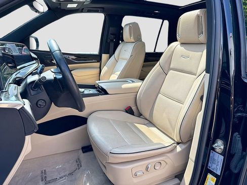 Used 2024 Cadillac Escalade Premium Luxury RWD image 16