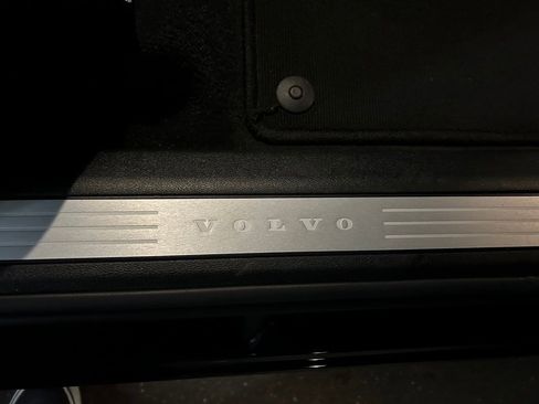 Certified 2025 Volvo XC60 B5 Plus image 21