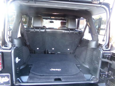 Used 2017 Jeep Wrangler Unlimited Sahara image 36