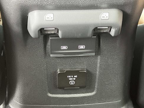 Used 2022 Jeep Wrangler Unlimited Sahara w/ LED Lighting Group AWD/4WD image 15