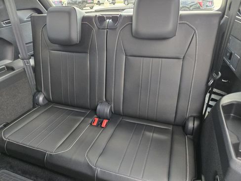 Used 2023 Volkswagen Tiguan SE R-Line FWD image 19