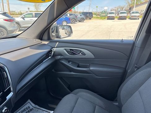 Used 2023 Chevrolet Traverse LT FWD image 29