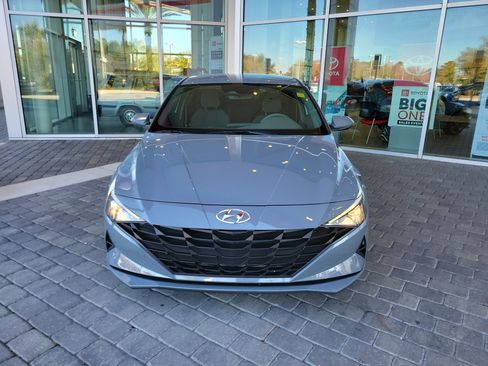 Used 2023 Hyundai Elantra SEL w/ Preferred Accessory Package image 9