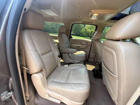 Used 2013 Cadillac Escalade ESV Luxury AWD/4WD image 13