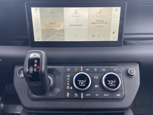 Used 2024 Land Rover Defender 110 X-Dynamic SE image 17