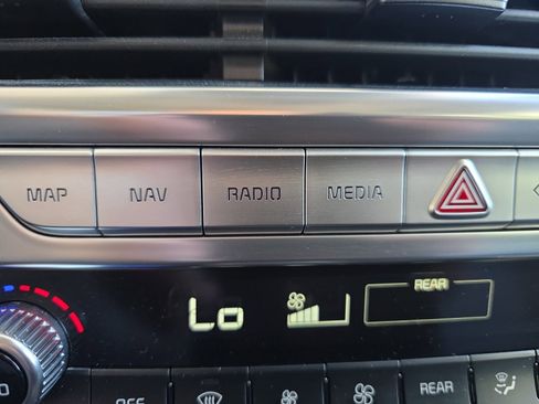 Used 2020 Kia Telluride SX w/ SX Prestige Package image 14