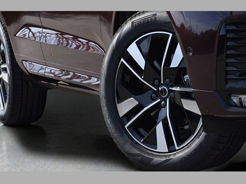 Certified 2026 Volvo XC60 B5 Plus w/ Protection Package Premier AWD/4WD image 10