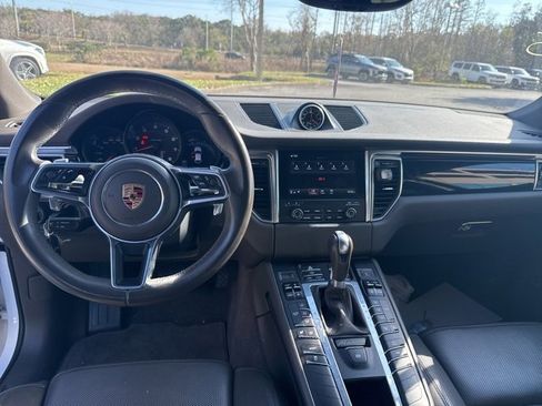 Used 2018 Porsche Macan image 11
