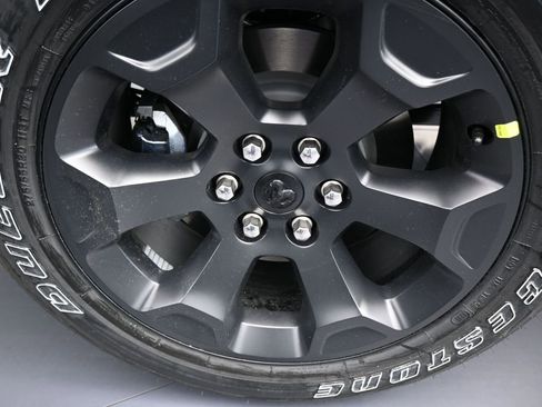 New 2026 RAM 1500 4x4 Crew Cab image 38