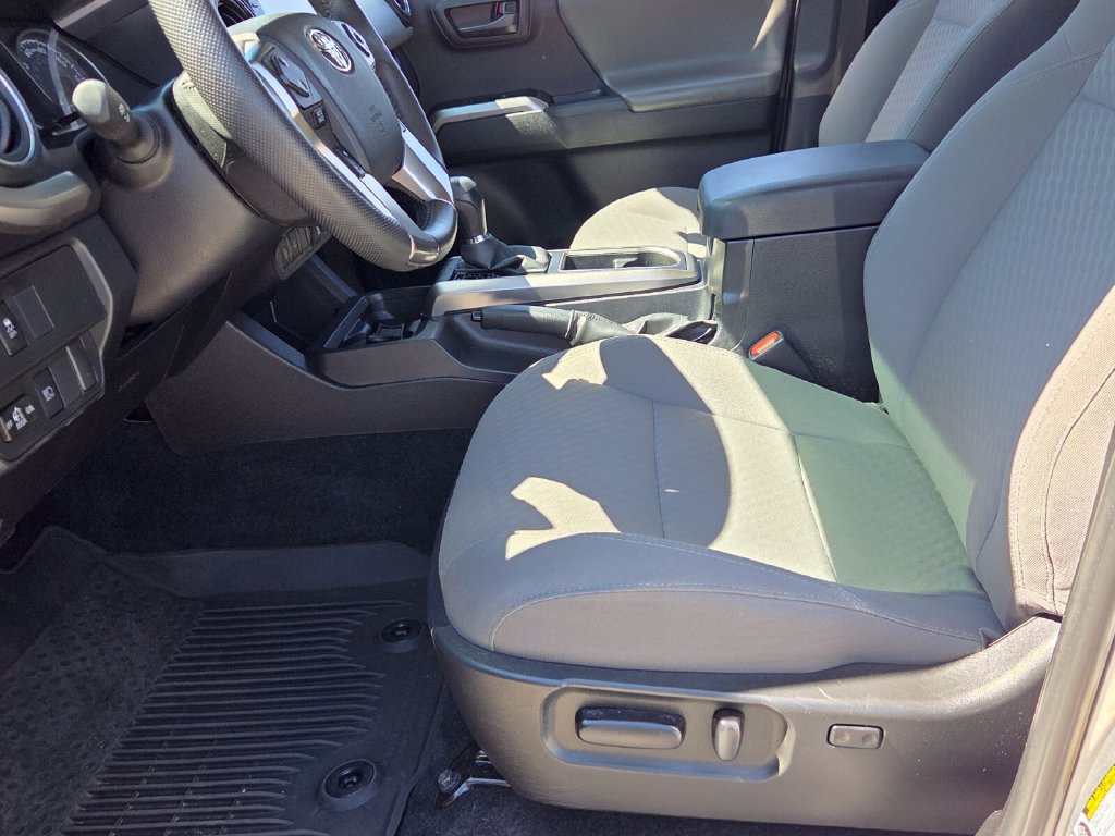 Used 2023 Toyota Tacoma SR5 w/ Technology Package AWD/4WD image 3