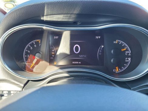 Used 2019 Jeep Grand Cherokee Altitude image 31