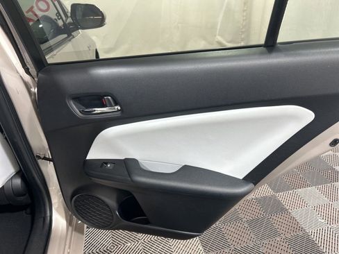 Used 2018 Toyota Prius Prime Premium image 12