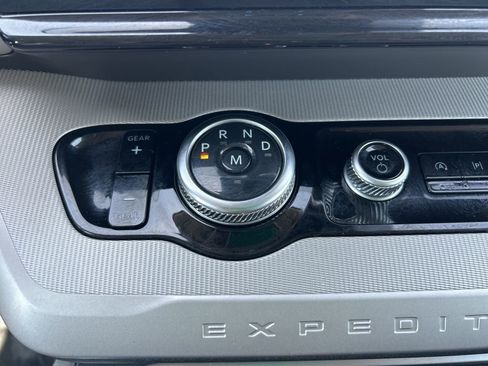 Used 2025 Ford Expedition Active AWD/4WD image 18