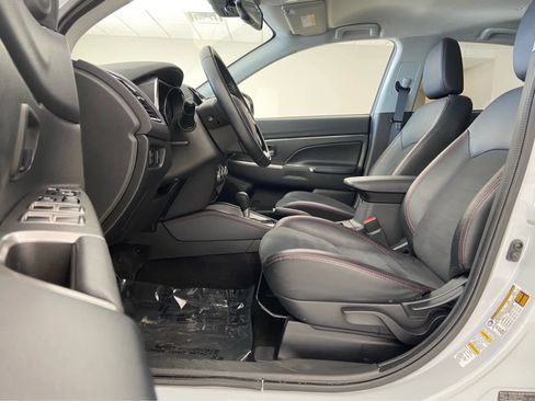 Used 2024 Mitsubishi Outlander Sport SE image 12