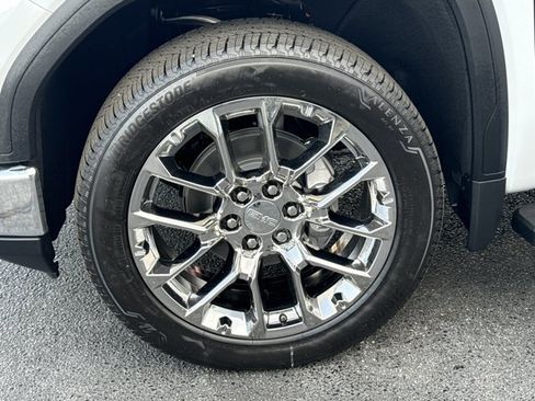 New 2026 GMC Sierra 1500 SLT image 17