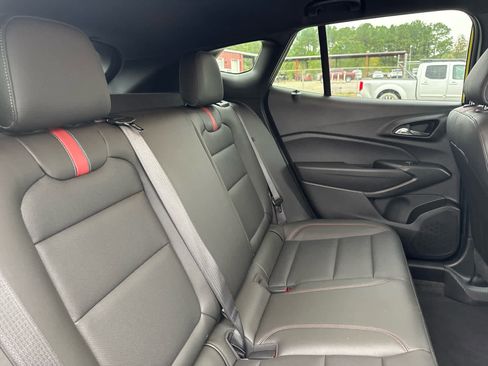 Used 2025 Chevrolet Trax RS image 16