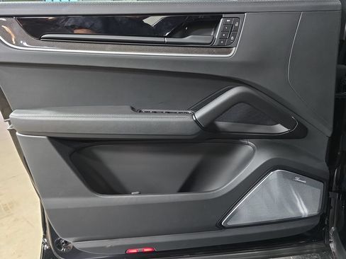 Certified 2026 Porsche Cayenne Turbo AWD/4WD image 22