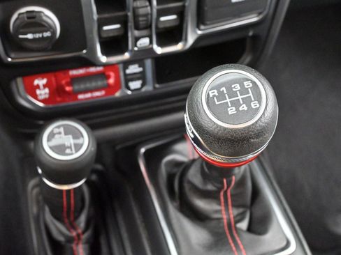 Used 2022 Jeep Wrangler Unlimited Rubicon w/ Cold Weather Group image 26