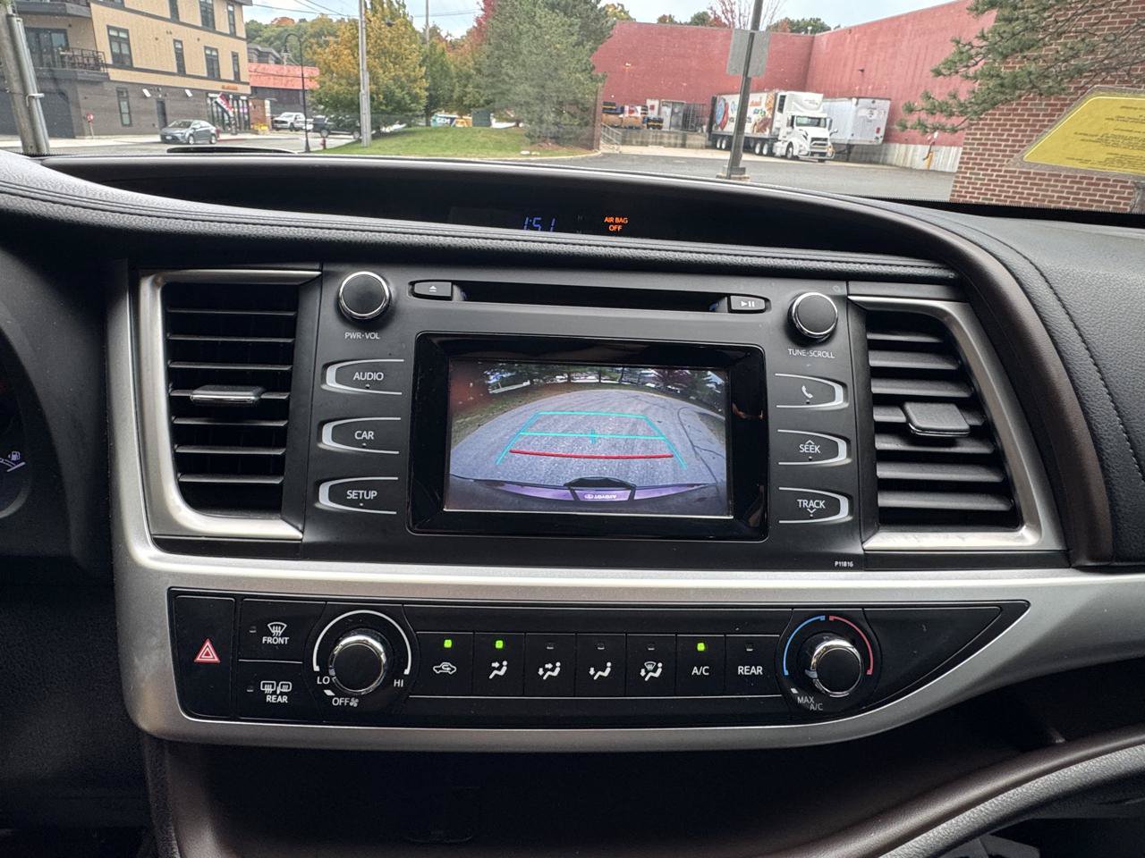 Used 2019 Toyota Highlander LE AWD/4WD image 19