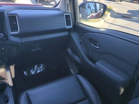 Used 2024 Nissan Frontier SL image 16