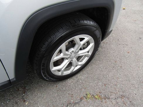 Used 2024 Jeep Compass Latitude AWD/4WD image 40