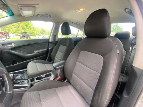 Used 2018 Kia Forte LX image 11