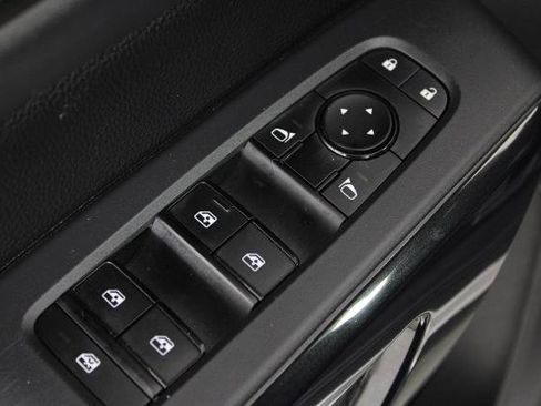 Certified 2025 Nissan Pathfinder SV FWD image 24