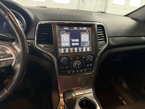 Used 2018 Jeep Grand Cherokee Altitude AWD/4WD image 17