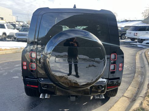 Certified 2024 Land Rover Defender 110 V8 image 27