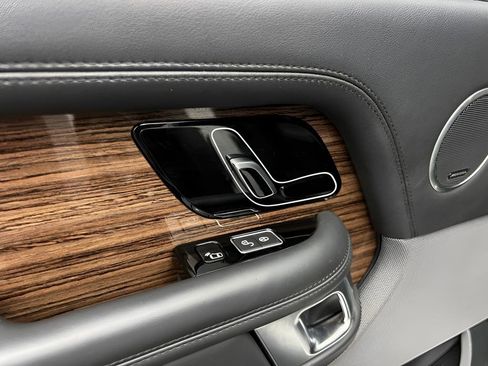 Used 2019 Land Rover Range Rover Long Wheelbase Supercharged image 27