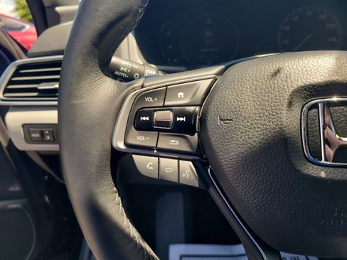 Used 2019 Honda Accord Touring image 14