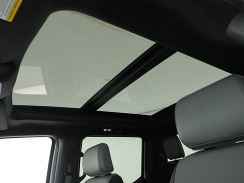 Used 2025 Ford F150 Lightning Lariat image 10