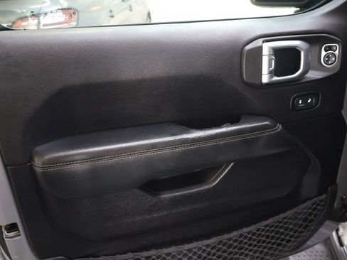 Used 2020 Jeep Wrangler Unlimited Sahara w/ Uconnect 4C Nav & Sound Group AWD/4WD image 15