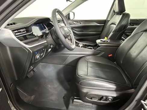 Used 2022 Jeep Grand Cherokee Limited 4xe w/ Luxury Tech Group II AWD/4WD image 12