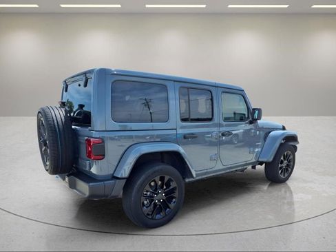 Used 2024 Jeep Wrangler Unlimited Sahara AWD/4WD image 3