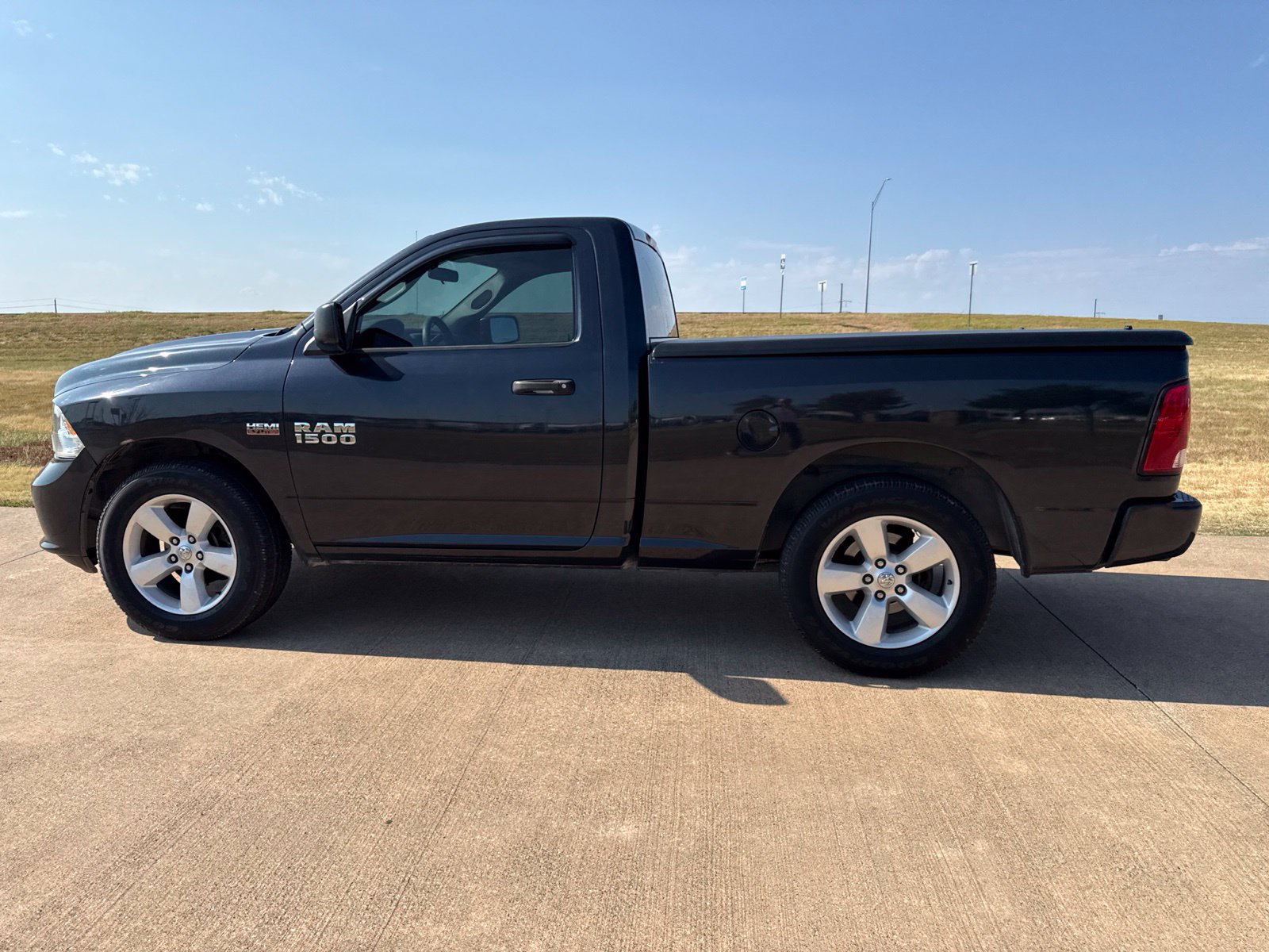Used 2013 RAM 1500 Express RWD image 17