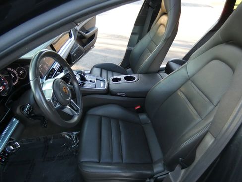 Used 2018 Porsche Panamera 4 image 57