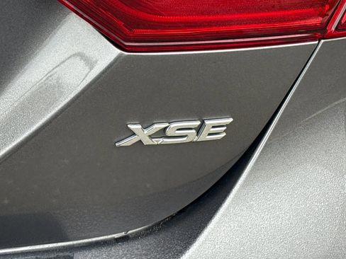 Used 2018 Toyota Camry XSE image 37