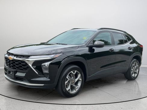 Used 2025 Chevrolet Trax LT FWD image 5