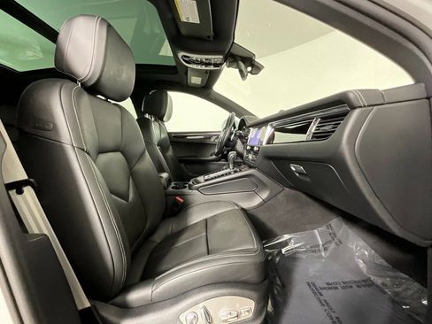 Used 2022 Porsche Macan Base image 20