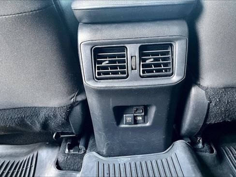 Used 2021 Toyota RAV4 XLE w/ Convenience Package FWD image 9