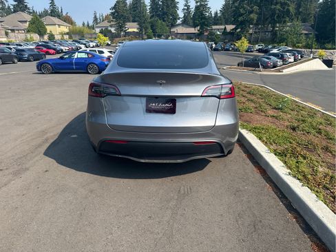 Used 2025 Tesla Model Y Long Range AWD/4WD image 5