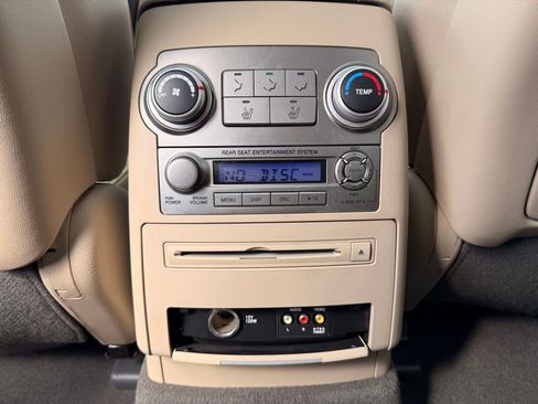 Used 2012 Hyundai Veracruz Limited w/ Entertainment Pkg image 29