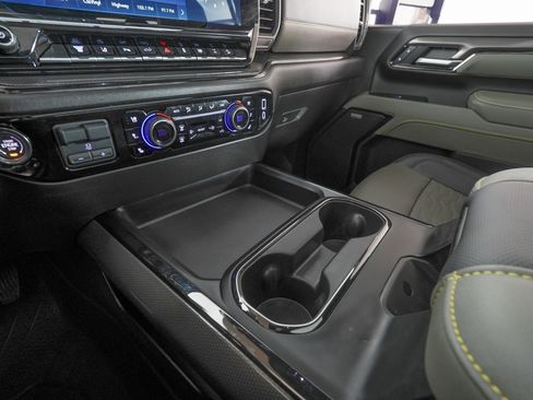 Used 2025 Chevrolet Silverado 2500 ZR2 w/ Technology Package image 22