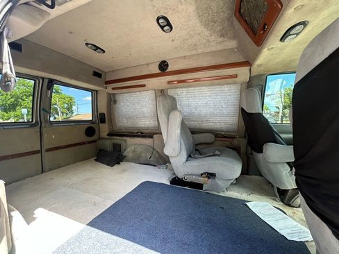 Used 2004 Chevrolet Astro image 9