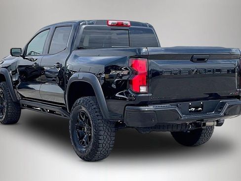 Used 2025 Chevrolet Colorado ZR2 w/ Midnight Edition AWD/4WD image 4