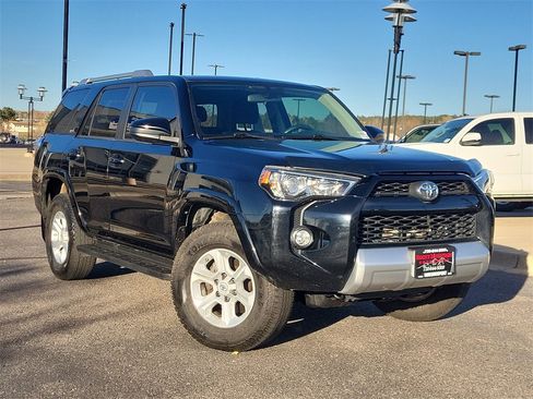 Used 2016 Toyota 4Runner SR5 image 2
