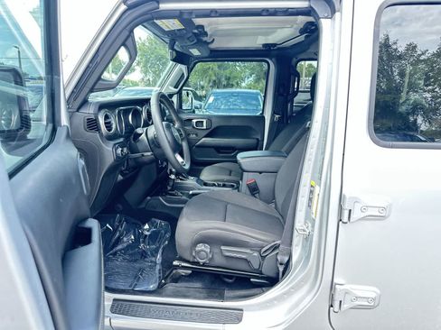 Used 2023 Jeep Wrangler Unlimited Sahara AWD/4WD image 2