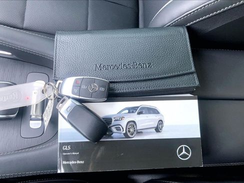 Used 2025 Mercedes-Benz GLS 580 4MATIC image 12