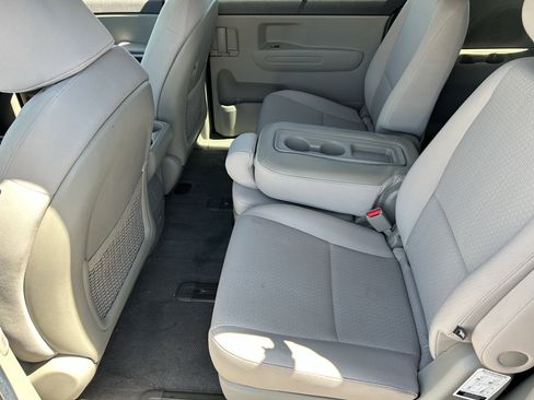Used 2016 Kia Sedona LX w/ LX Convenience Package FWD image 18